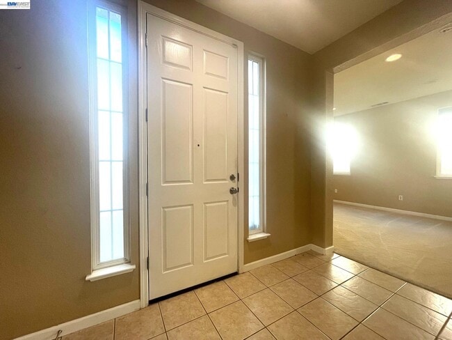 Photo - 1669 Marina Way