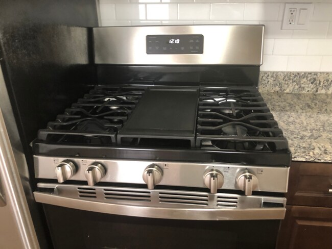 Photo - 251 Beacon Ave Unidad 12