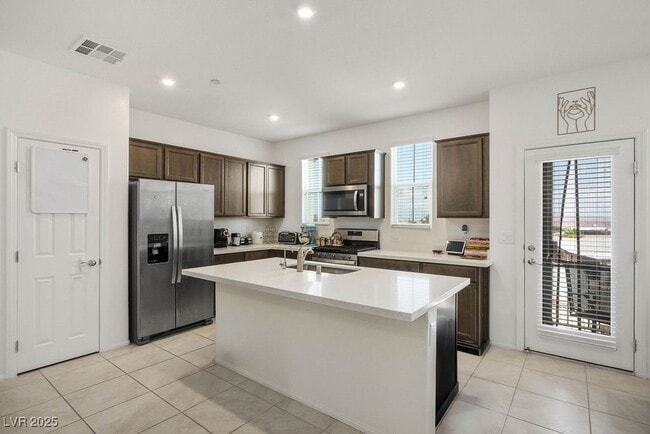 Building Photo - 611 Sedum Ave.