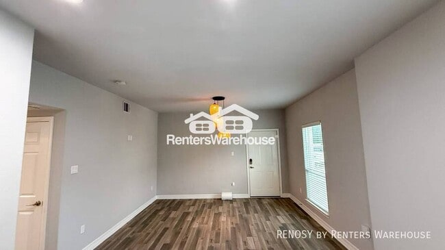 Photo - 7823 Gladstone St