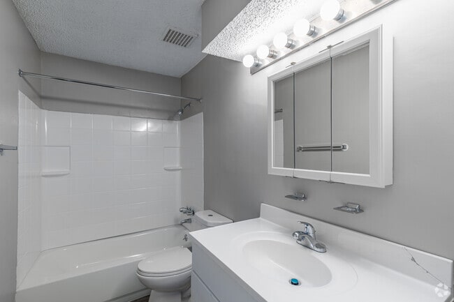 1 BR, 1 BA - 825SF - Bathroom