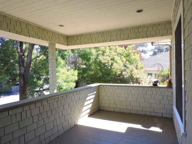 Photo - 3 Bedrooms, 2 Bathrooms Saint Helena Charm with Modern Conveniences