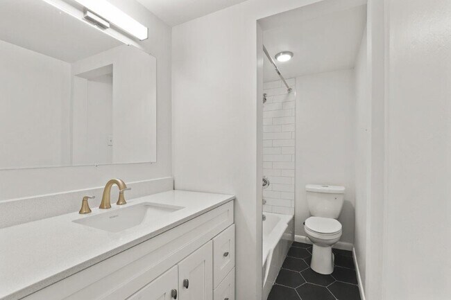 Photo - Columbine Plaza