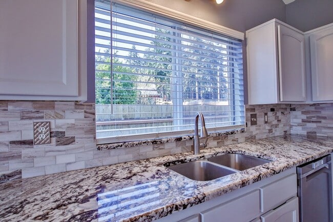 Photo - Lovely Home located in Oak Harbor and Ready for a New Tenant!