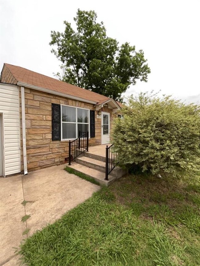 Photo - 1609 SW B Ave