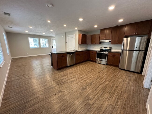 Photo - 924 Dayton St SW