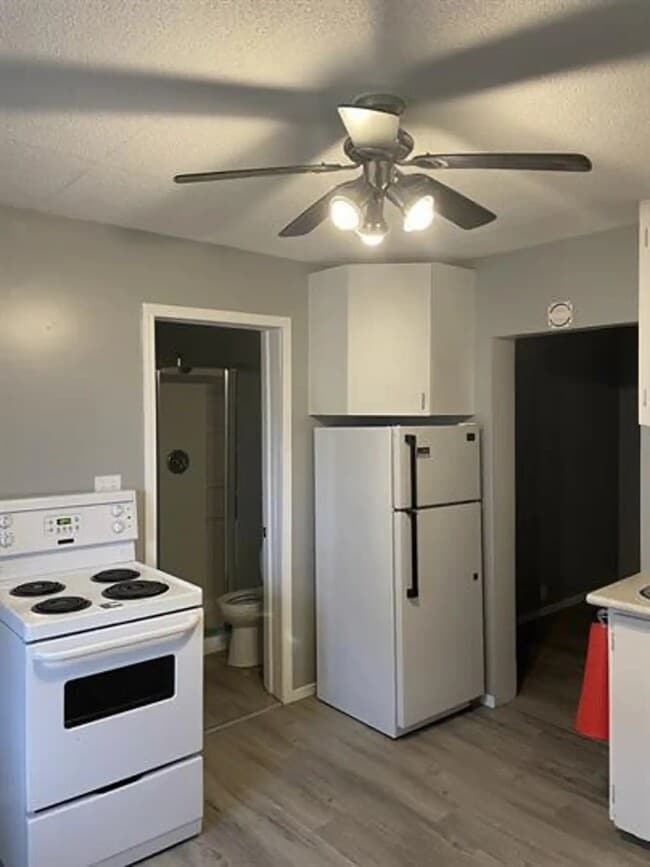 Building Photo - 39 Maple St N Unit B