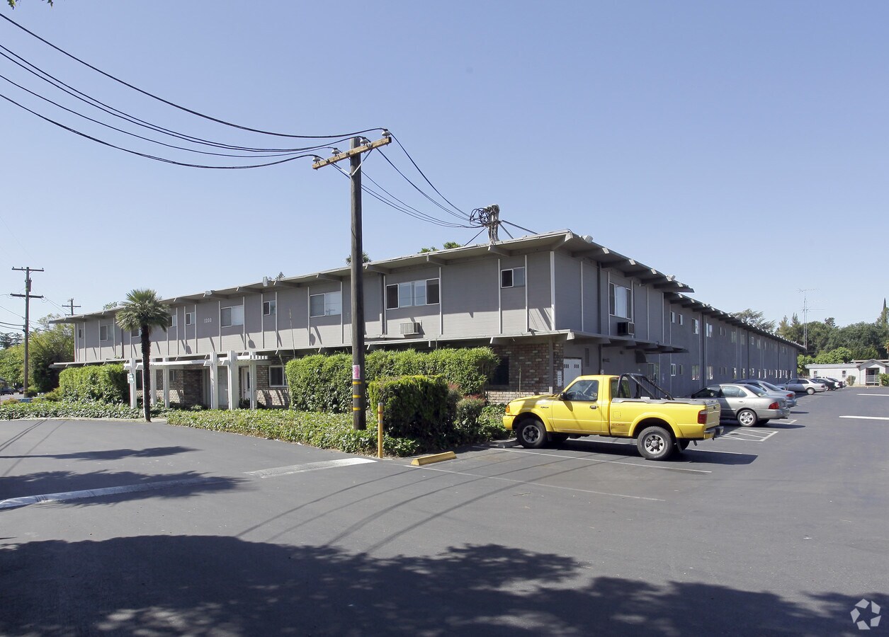 Driftwood Apartments - Driftwood Apartments