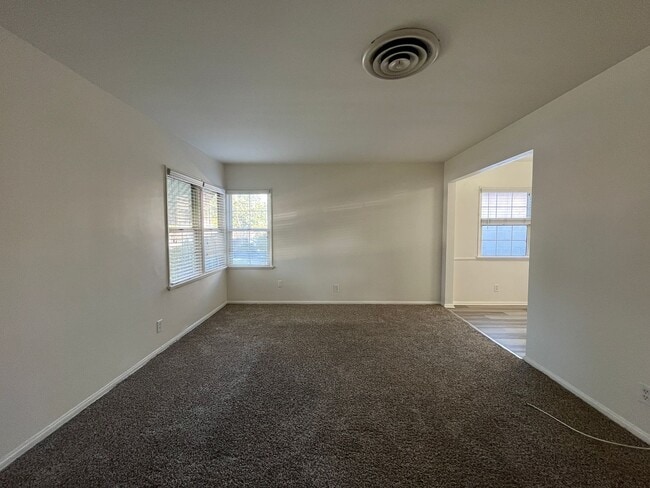 Photo - Panorama City 2+1 house w/garage + backyard! (8062 Lennox)