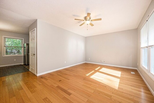 Photo - 1550- Chic 3BR Ranch in Parchment - Sleek,...