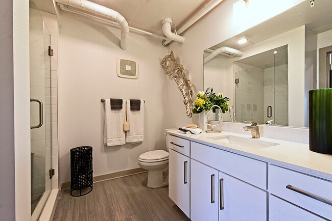 1 BR, 1 BA - 685 SF - Bathroom