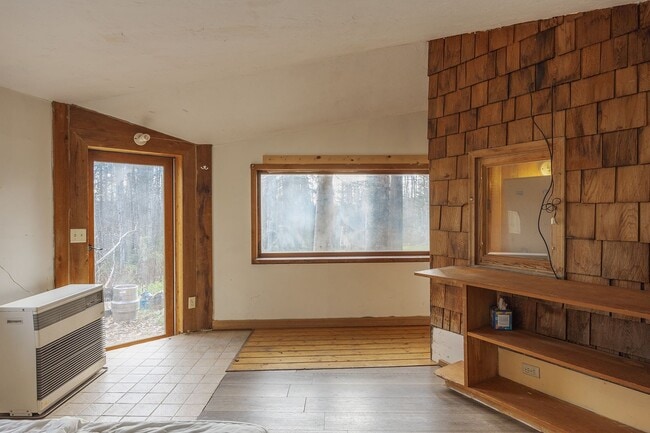 Photo - Cozy 2 Bedroom, 1 Bath, With a great Locat...