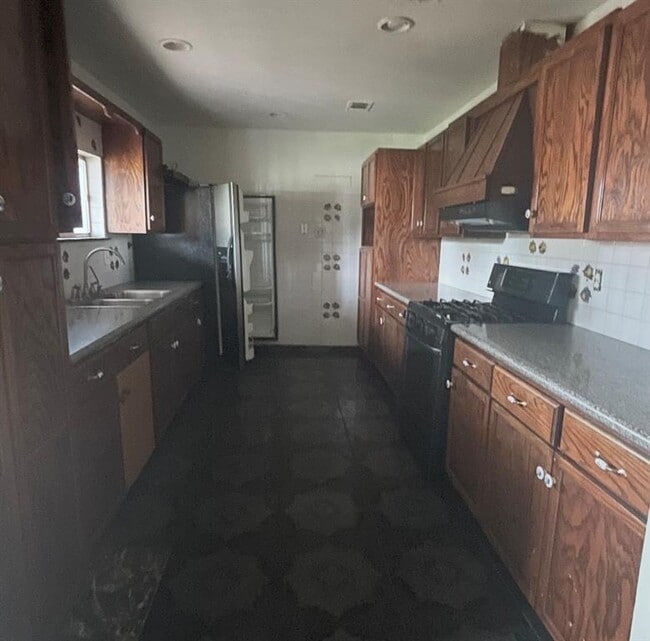 Photo - 11911 Pollyanna Ave