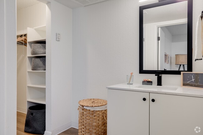 1BR, 1BA - 500SF