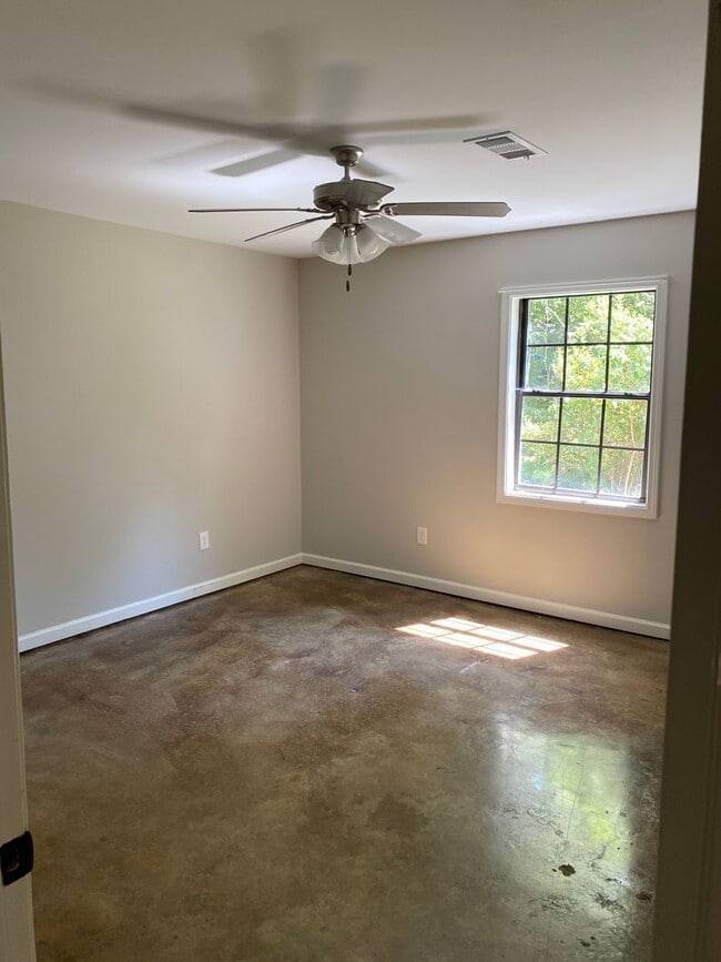 Photo - Split Floorplan Nestled off S. Lamar on Pe...