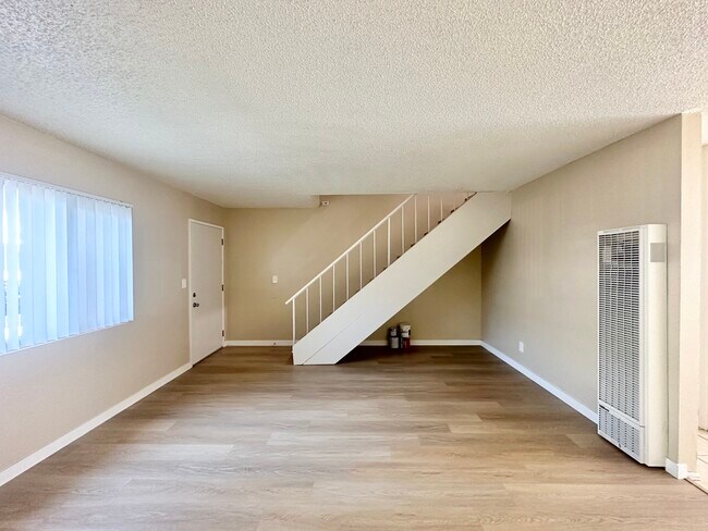 Photo - Huntington Clay Apartments