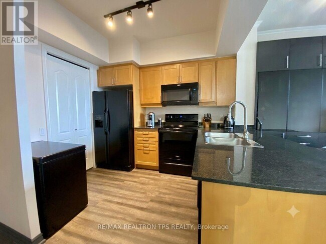 Photo - 18 William Carson Crescent Unité PH903