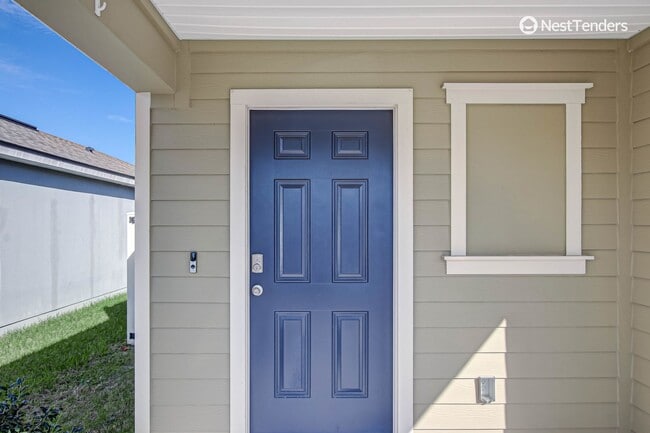 Photo - Like New In Nassau Crossing!