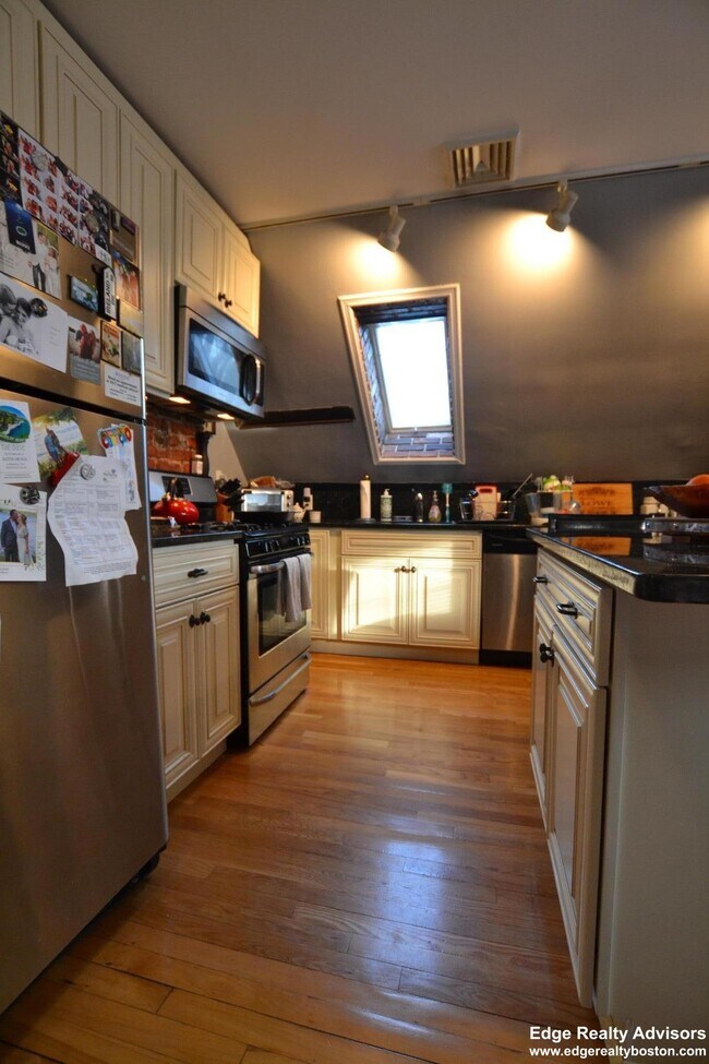 Photo - 9 Mapleton St