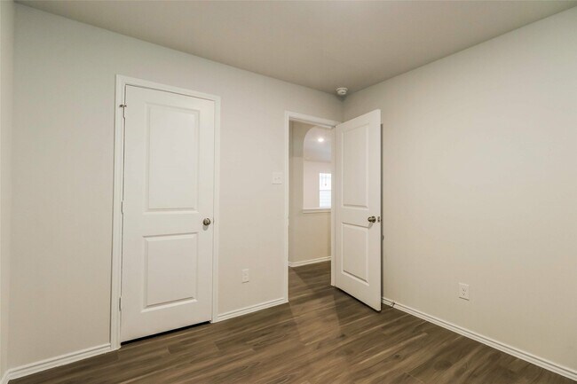 2166 Middle Rdg Dr