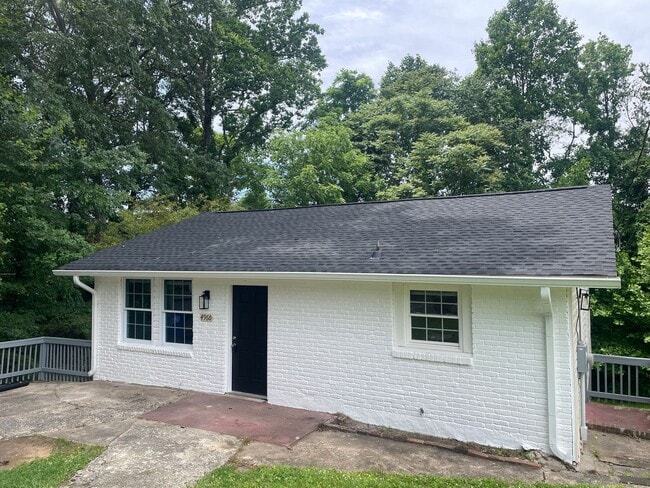 Building Photo - 4960 Deland St