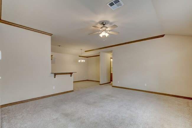 Photo - Duplex in Yukon, Available Now!