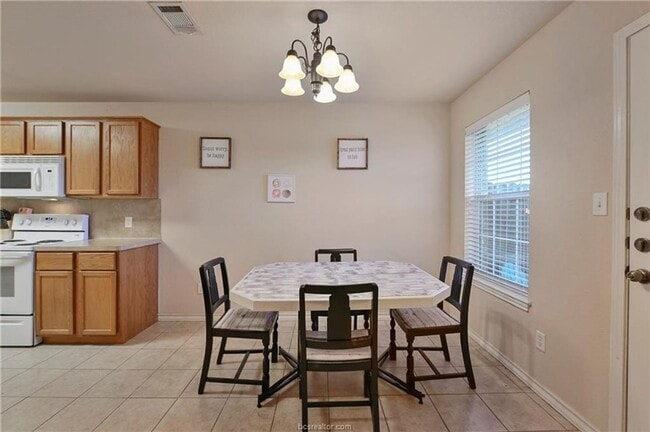 Building Photo - AUGUST 2026-2027 PRE-LEASE!! Don't miss this beautiful duplex located within minutes of Texas A&M!