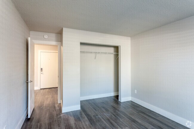1BR, 1BA - 642SF