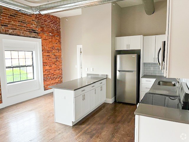 Building Photo - 1212 Meridian St Rental