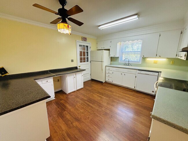 Photo - 405 Stonegate Dr