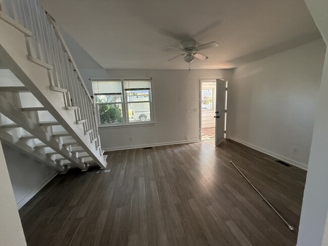 Photo - 9631 Worth St