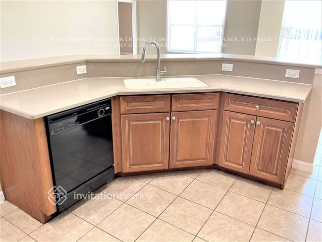 Photo - 930 Fairhaven St NE