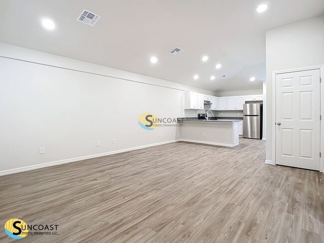 Photo - 10476 Pendleton Ave