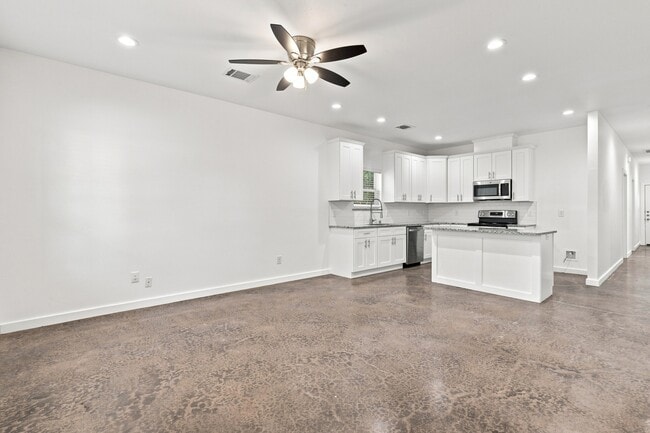 Photo - 104 E Forest Ave