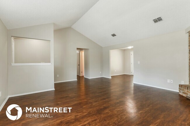 Photo - 2433 Justin Rd E