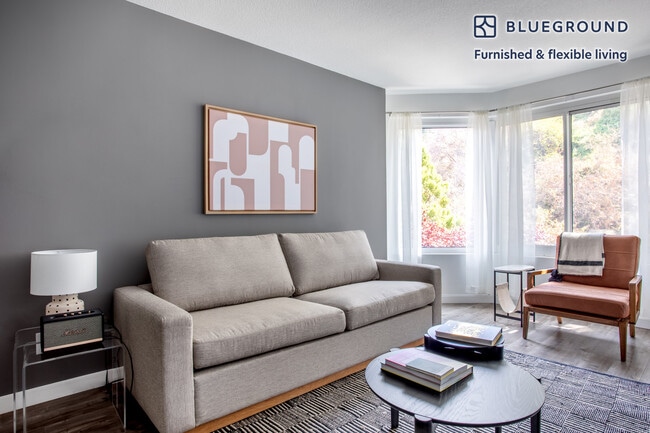 Building Photo - 240 Lombard St Rental