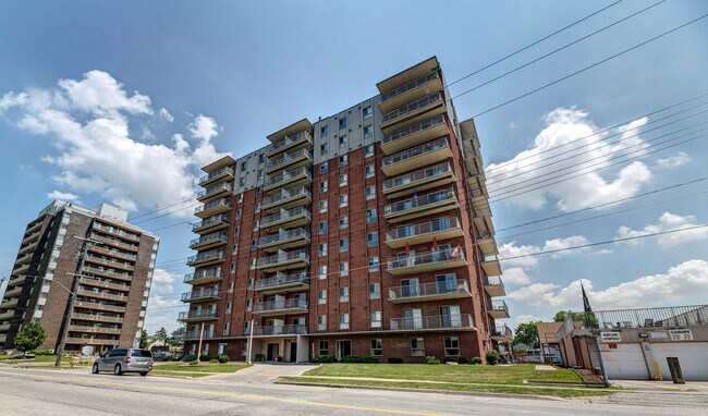 Photo - Derby Lane Apartments