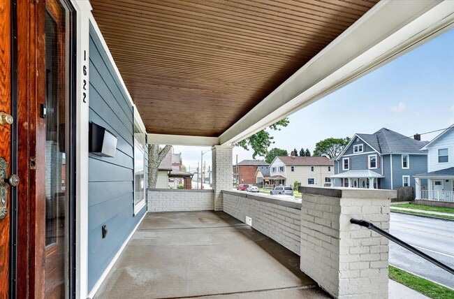 1622 English Ave