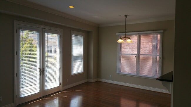 Photo - East Main Street Unidad 37 A