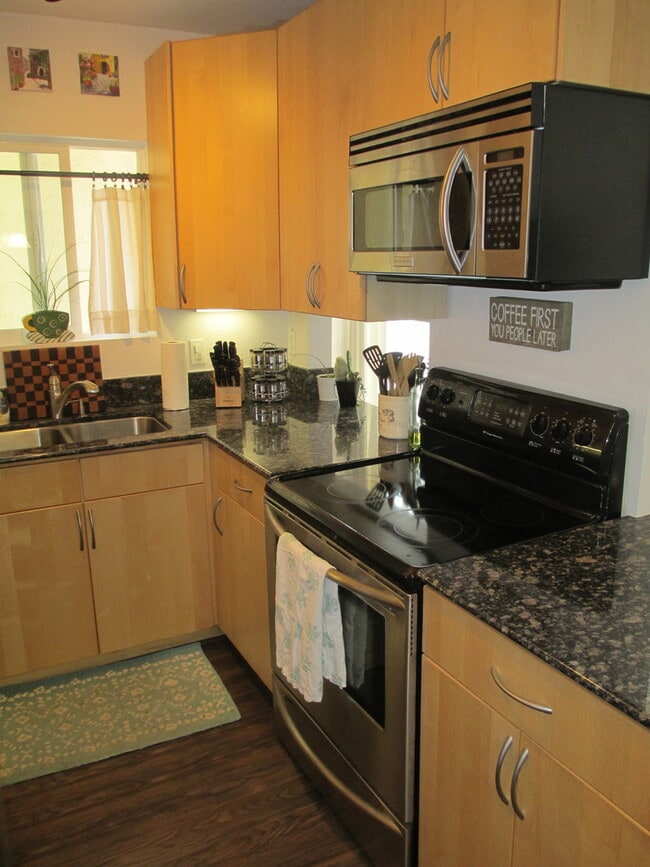 Building Photo - Upgraded 1 Bed 1 Bath Condo In North Park-... Unit 6