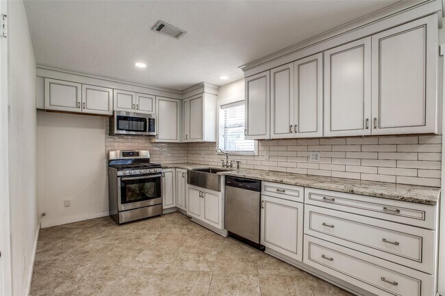Photo - 235 Live Oak St