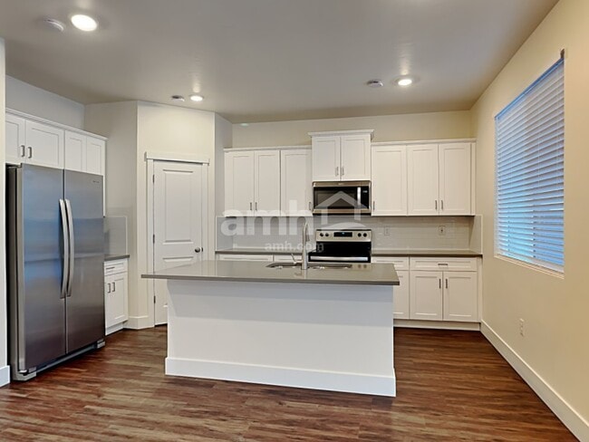 Photo - 6678 Spriggel St