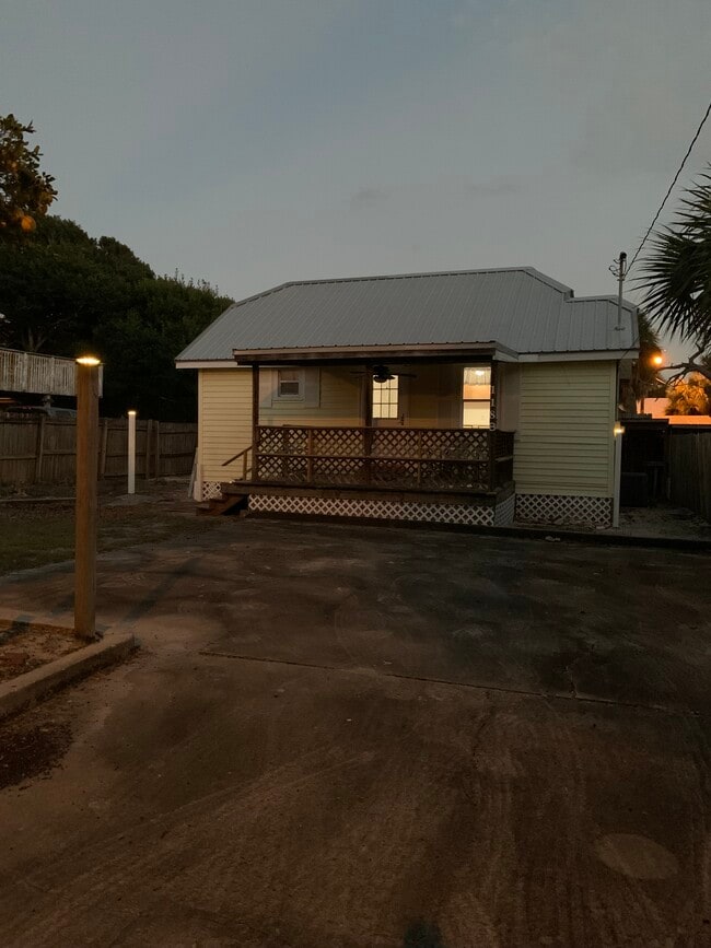 Off street parking spaces - 118 E Lakeshore Dr Unit B