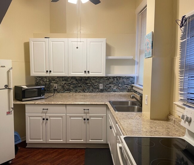 Building Photo - 406 Station Street Unit # 2