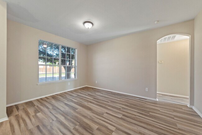 Photo - 3109 Woodson Dr