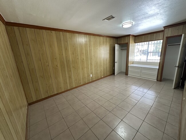 Photo - 7811 Helmers St