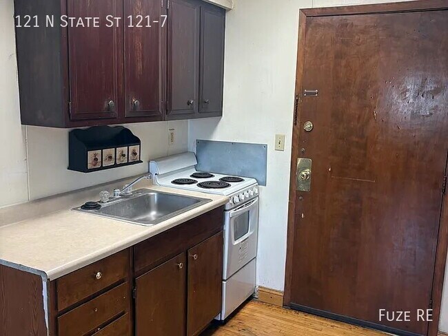 121 State St N