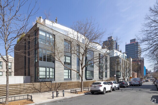 345 Carroll St - 345 Carroll St