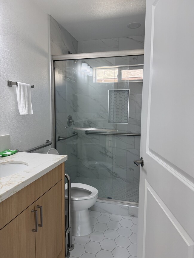 Photo - 1527 Jasper Ave