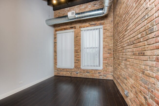 Photo - Spacious 4 Bed 3 Bath located in the North Center area Unit 3